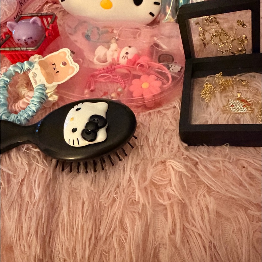 Hello Kitty accessory set Hair Brush with Black and White Design